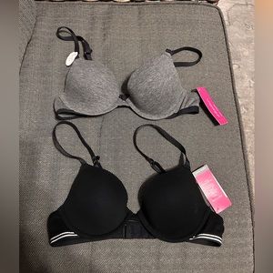 32A bra set. T shirt bra that clips in the back. One black and one grey.
